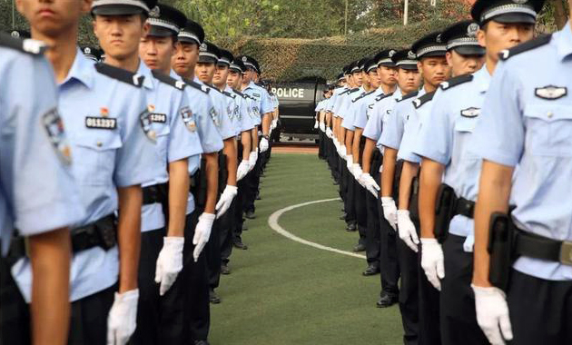 警用制式刀具是怎樣的存在，單警裝備中還是必選種類(lèi)嗎？